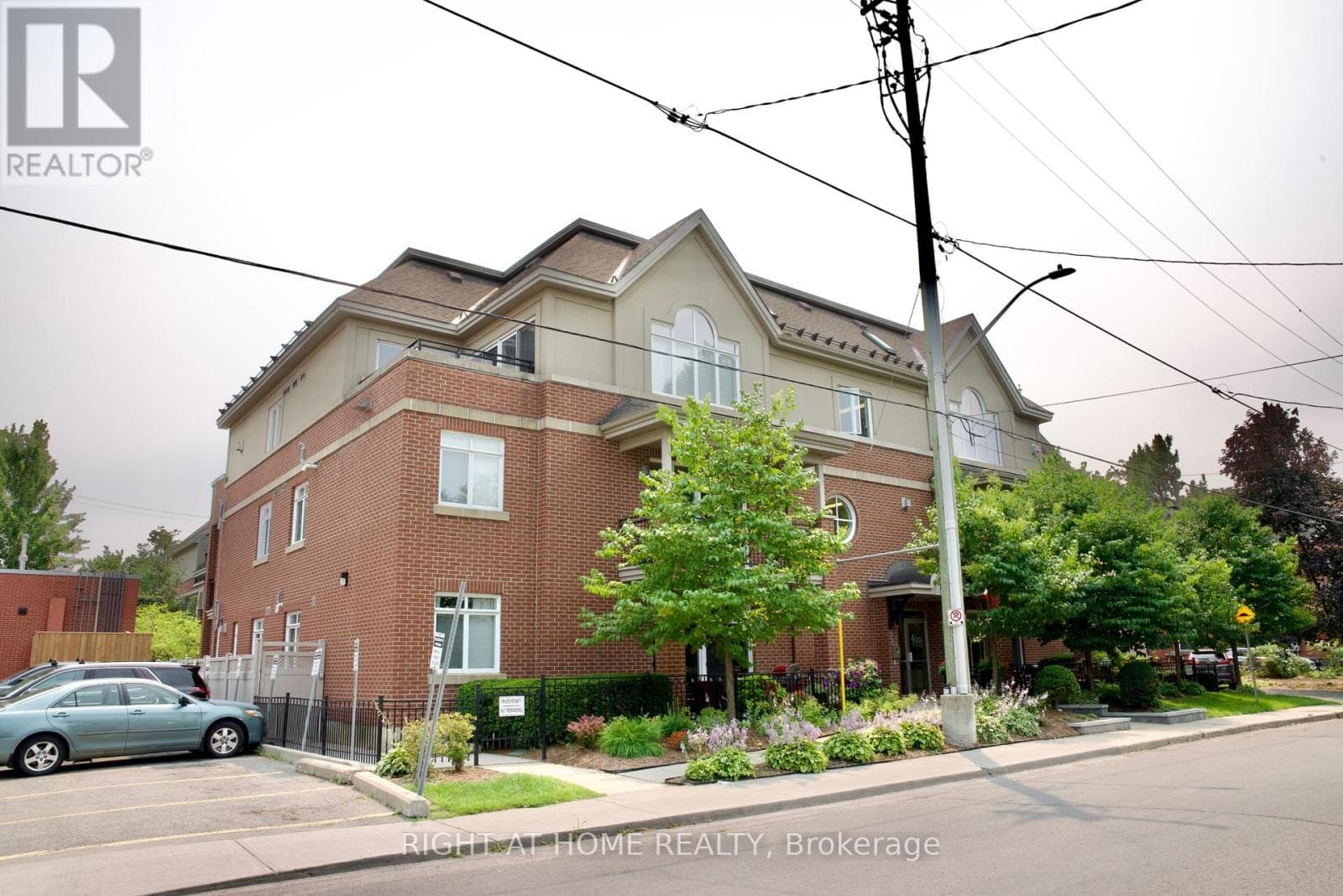 109 - 400 MCLEOD STREET